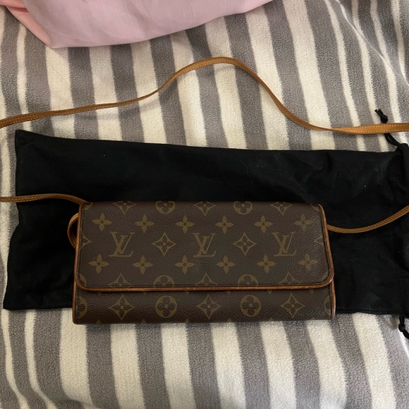 Louis Vuitton Handbags - Louis Vuitton Brown Monogram Clutch Crossbody bag